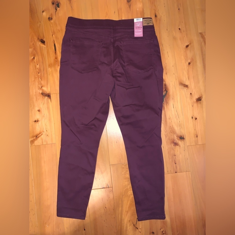 Women’s Levi pulling skinny jeans. NWT - Picture 7 of 8